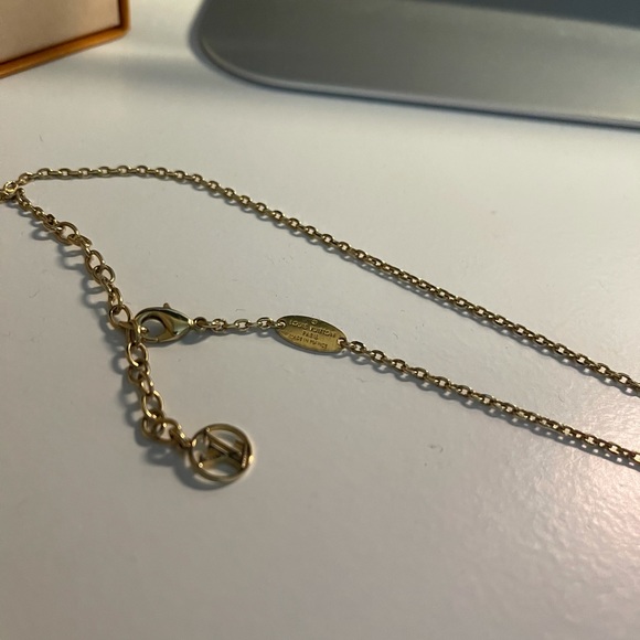 Louis Vuitton Necklace - Picture 2 of 8